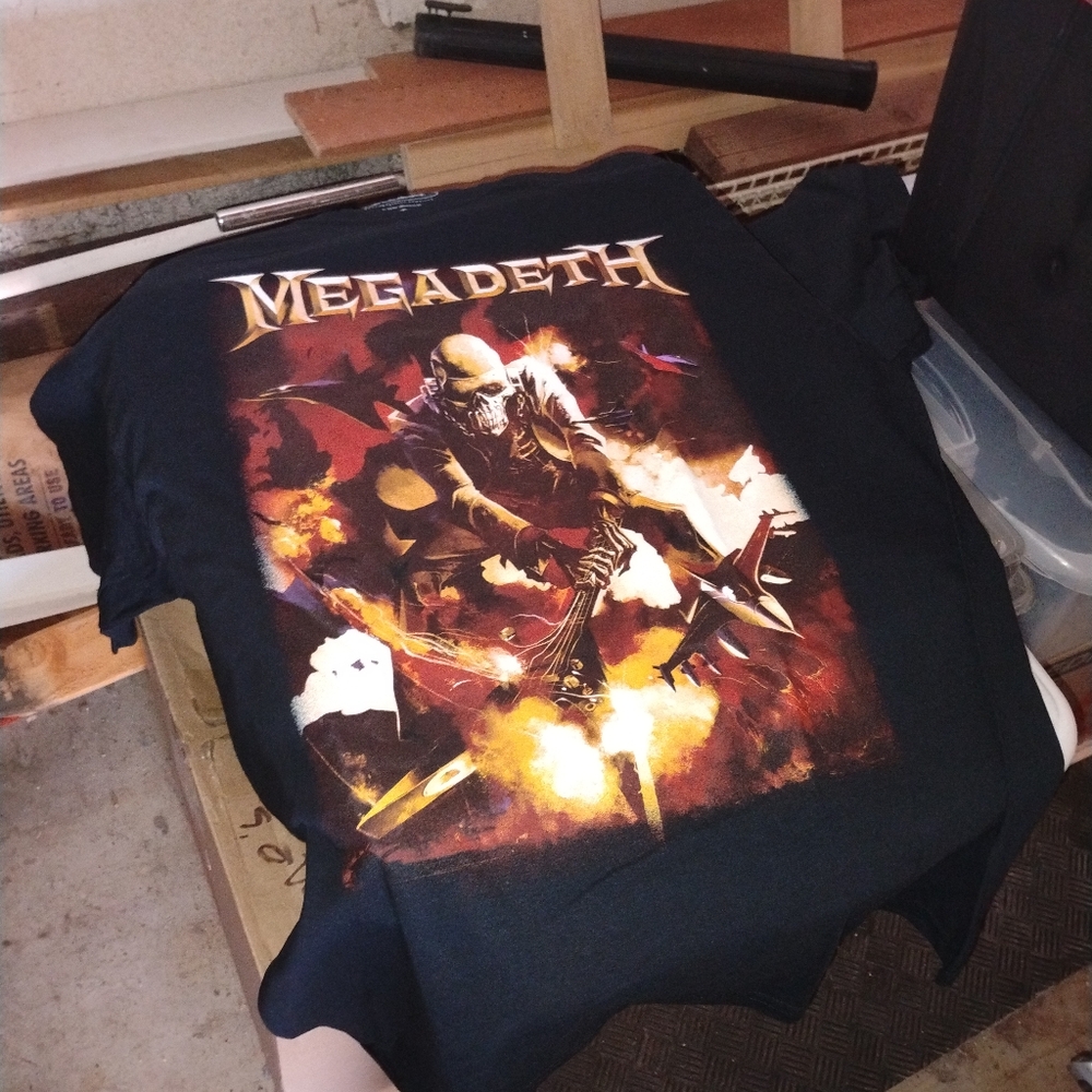 Gildan Black Megadeth Graphic Tee - Picture 2 of 2
